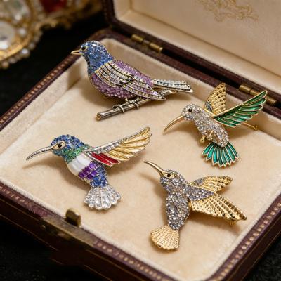 SKEDS Vintage Cute Hummingbird Brooch Female Corsage Coat Pin Luxury Jewelry for Women Wedding Party Accessories Good Gift