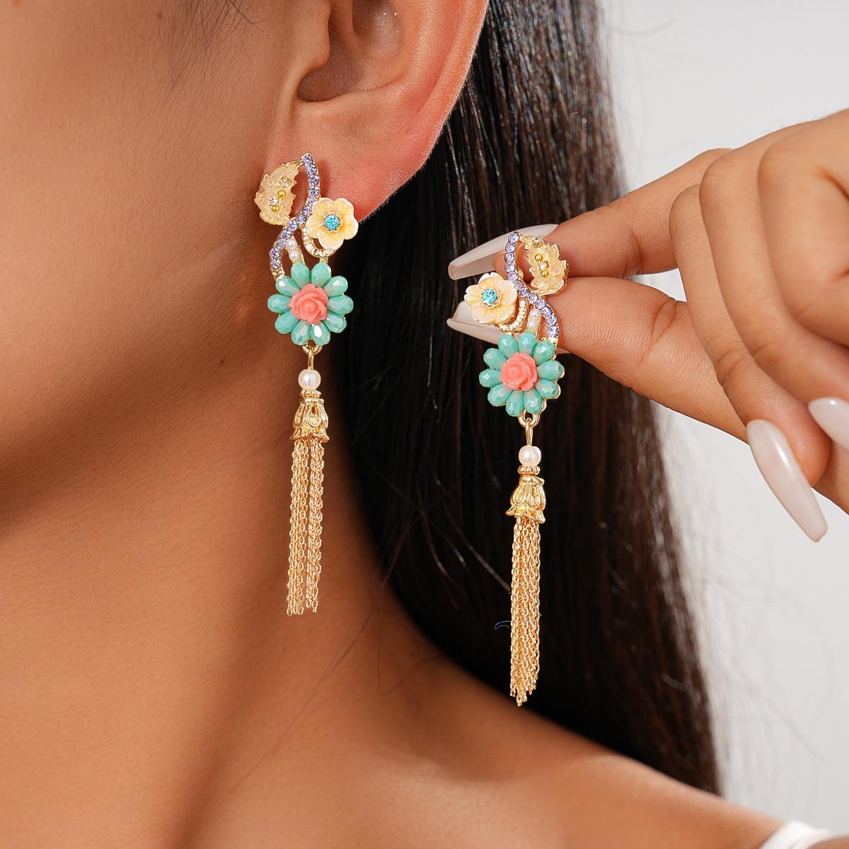 

Модные серьги-подвески для женщин золотой