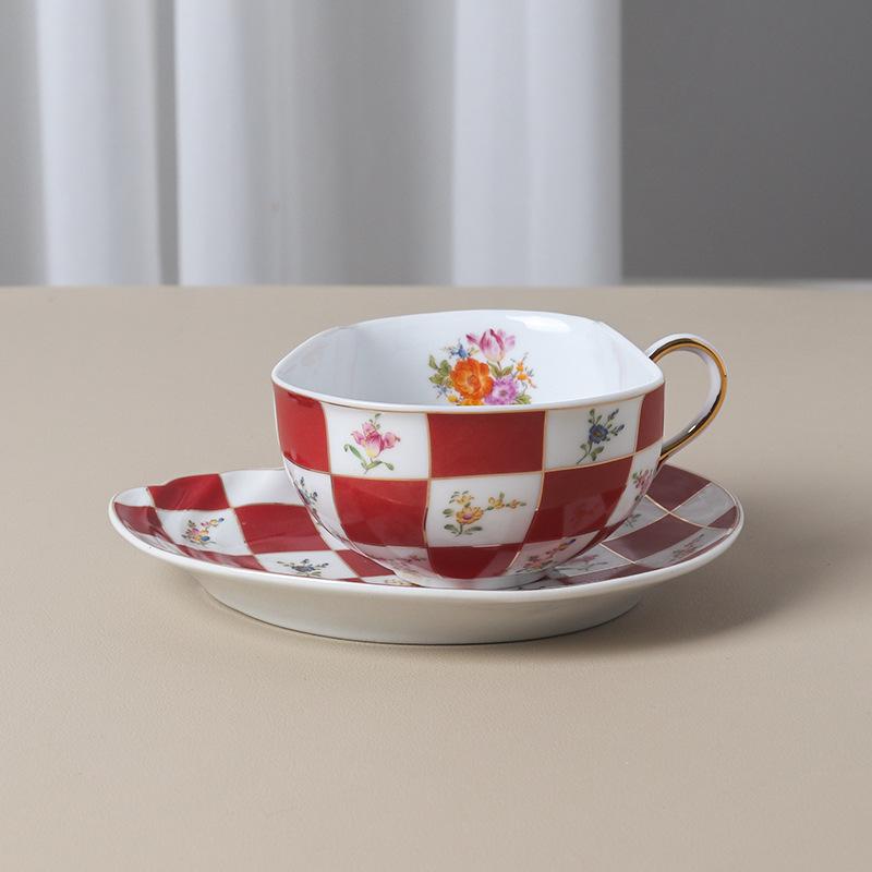 

Керамическая кружка в деревенском стиле с цветочным узором, ретро клетчатая кофейная чашка с блюдцем, чашка для английского послеполуденного чая с цветами, чашки для завтрака, чашки для воды 201-300ml красный