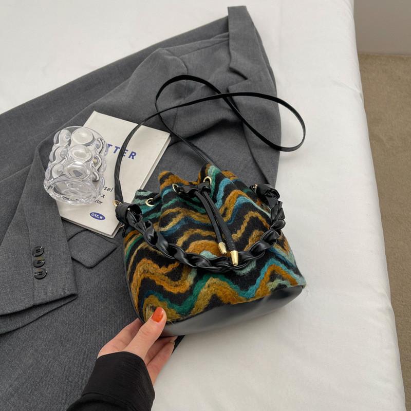 Stylish Street Fashion Pu Bucket Bag With Stitching Details Medium Size Magnetic Closure