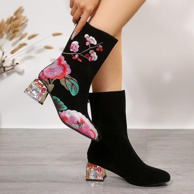 Flower medium boots autumn and winter new round head side zipper embroidered large size rhinestones and medium heel leather boots