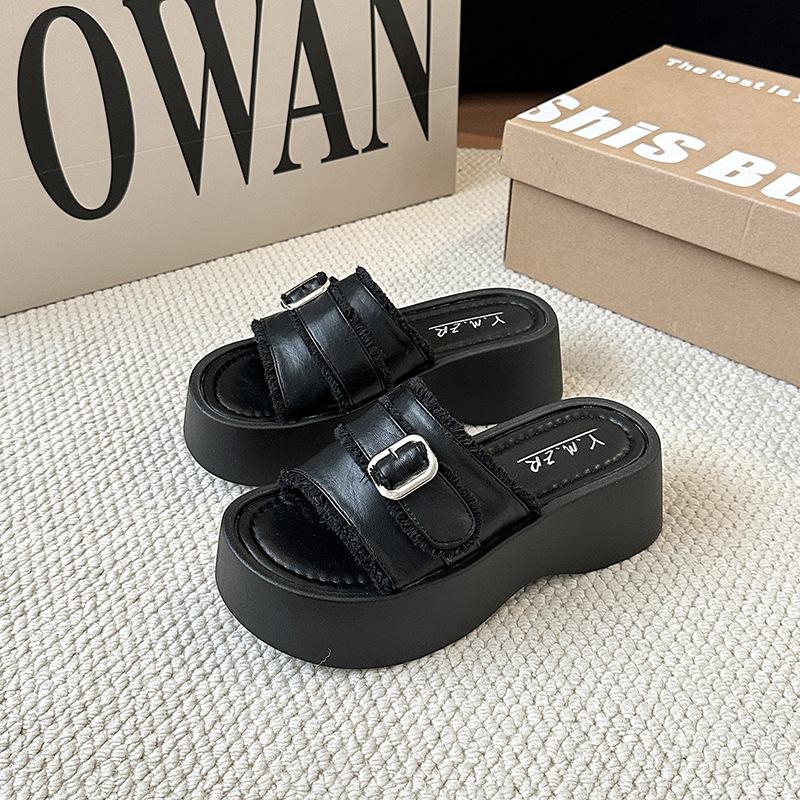 Fashion Versatile Thick Bottom Increases Height and Looks Thin One-word Slippers Women's 2025 Summer Wear Casual Skirt Beach Sandals