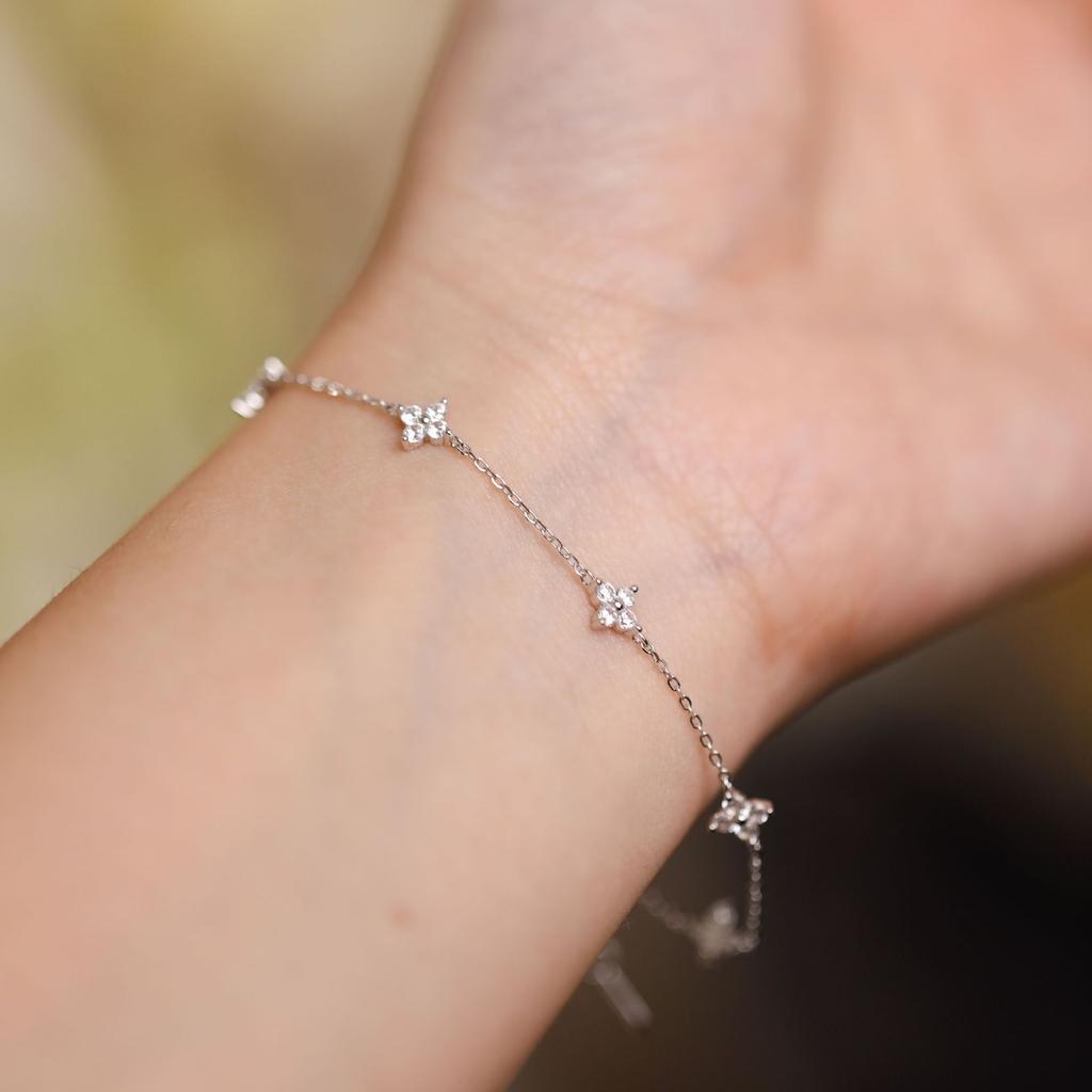 ZAKOL Shiny Zircon Inlaid Four-leaf Flowers Chain Bracelet for Women Niche Simple Desgin Stacked Bracelets Party Accessories