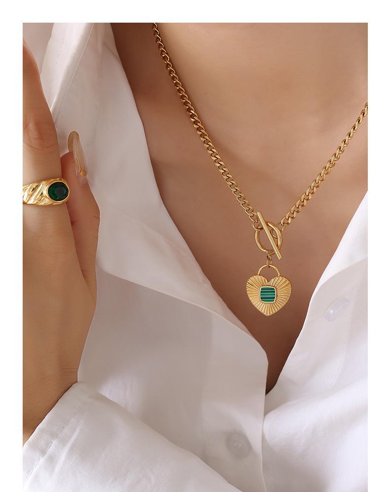 European Retro Style Heart Pendant Necklace with Green Acrylic Inlay, Gold-Plated Titanium Steel Cuban Chain