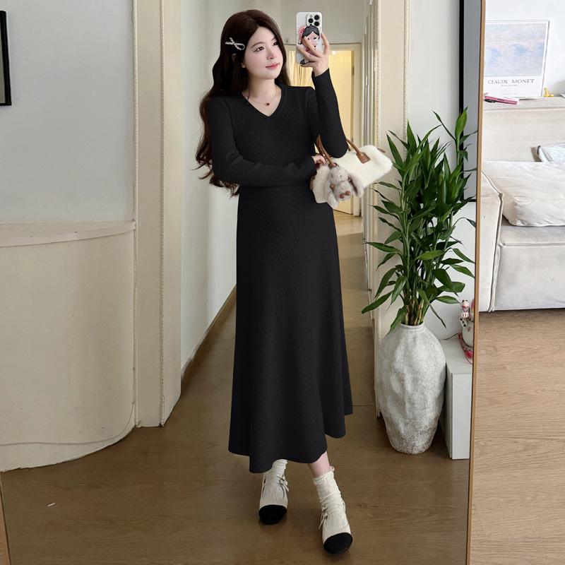 

Versatile V-Neck Long-Sleeve Knit Maternity Dress for Autumn and Winter – Warm, Thickened, and Stylish XL