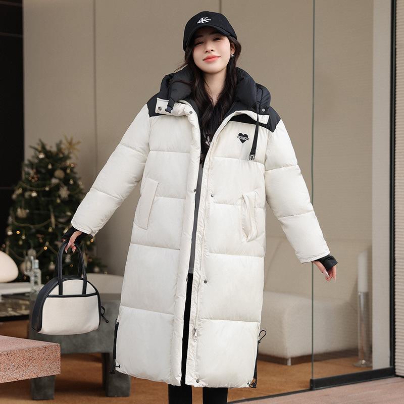 The New Contrasting Down Cotton Jacket for Winter 2025 Is a Women's Over-the-knee Mid-length Thickened Loose Cotton Jacket
