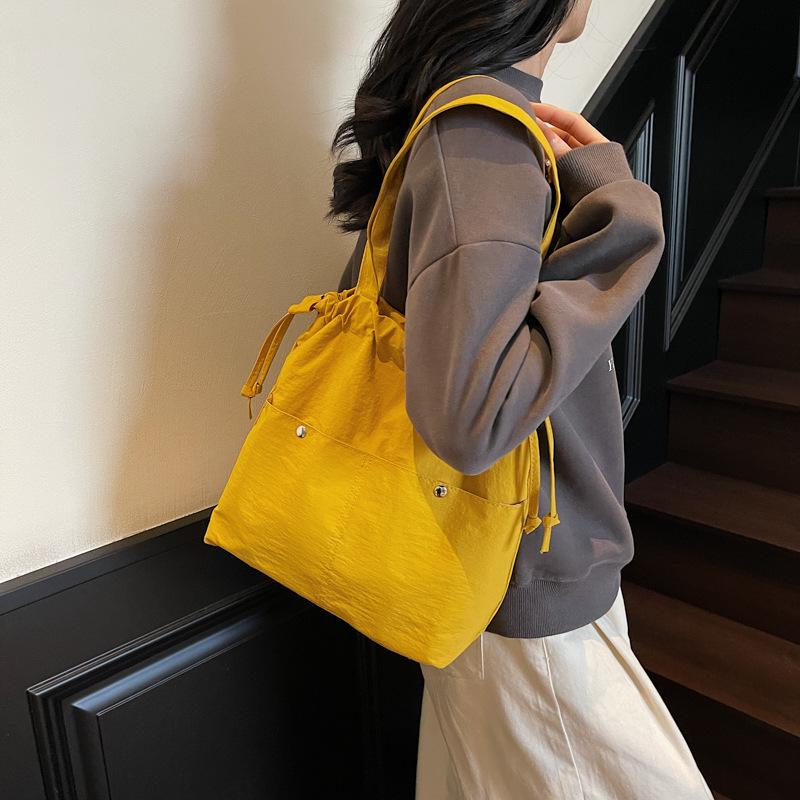 Casual Big Bag Women's 2025 New Fashion Cloth Bag Shoulder Armpit Bag Large Capacity Bucket Bag Class Commuter Bag