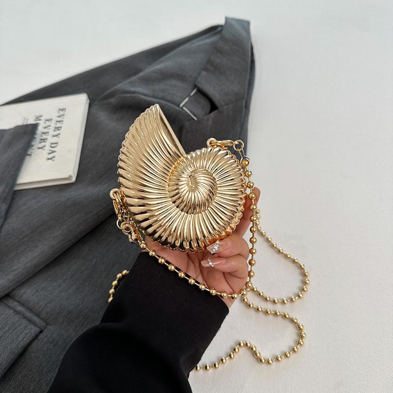 

Summer new conch fashion bag female foreign style personality beautiful dinner bag casual 2024 trend messenger bag золотий