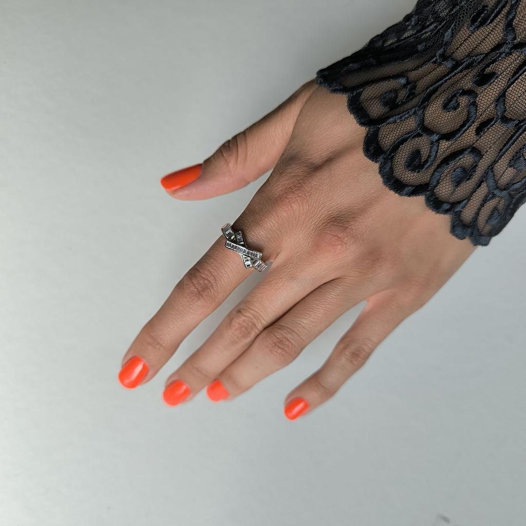 Inel argintiu cu fianite, greutatea produsului 3,09 gr (2184232)