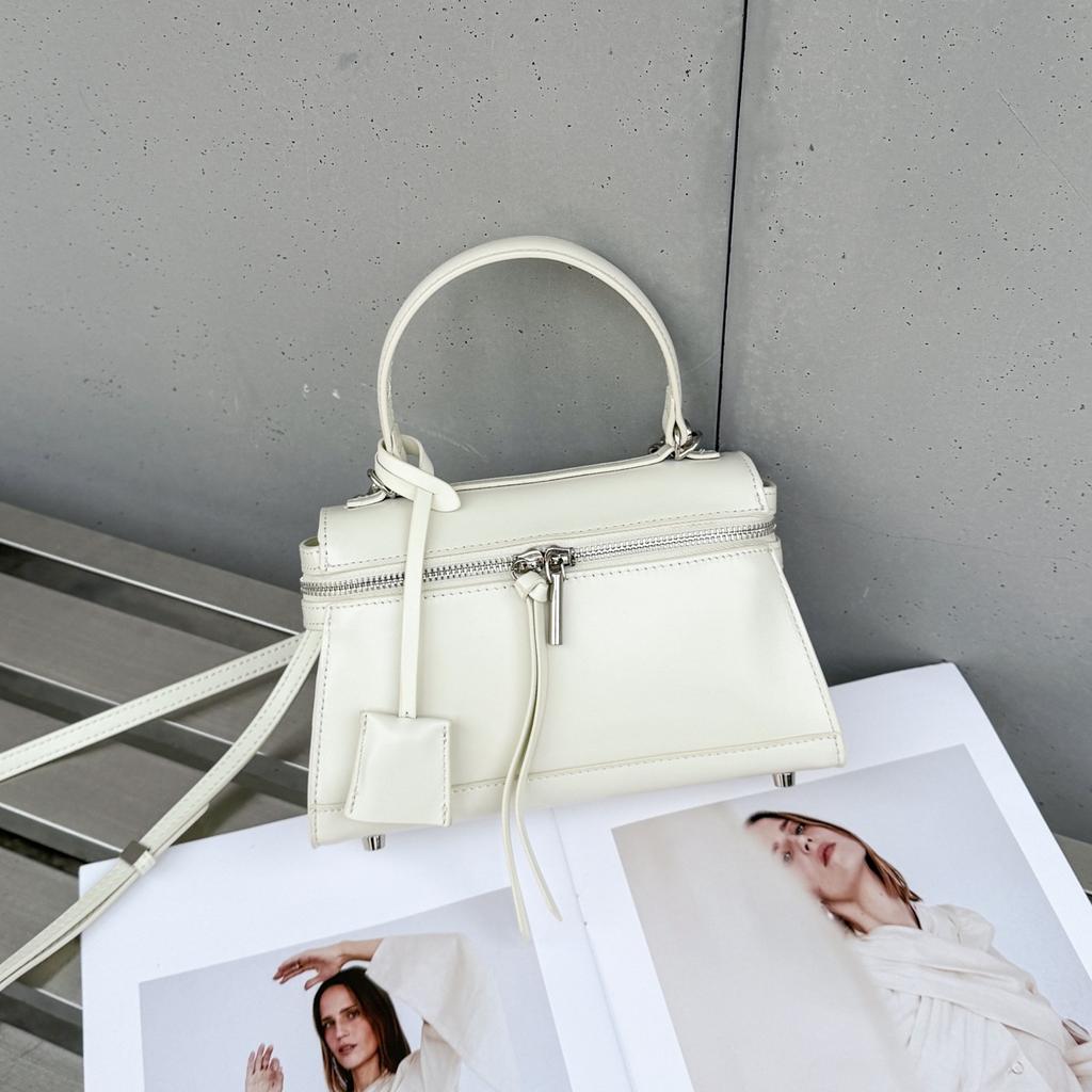 Small And Niche Design Large Leather Handbag Women's 2025 New Style Simple Temperament Single Shoulder Crossbody Bag