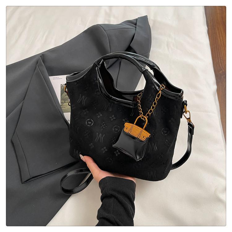 

Ретро супер огонь женская сумка 2025 новая большая вместимость модная универсальная сумка-ведро для поездок на работу сумка на плечо сумка-мессенджер чёрный