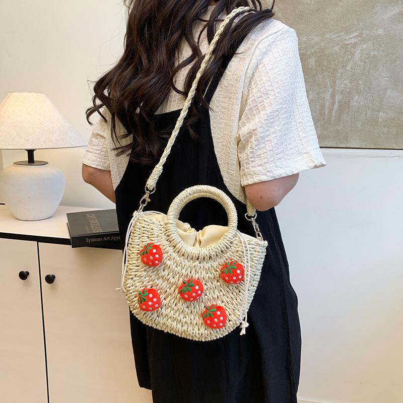 Women's bag cute cartoon strawberry contrast hand-woven women's handbag beach vacation shoulder crossbody bag