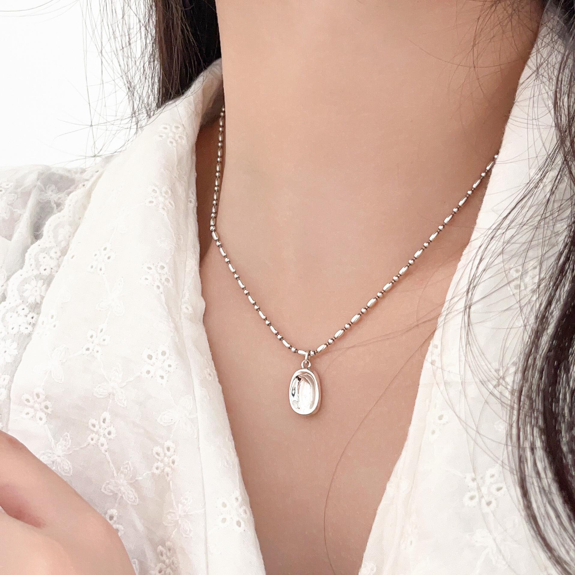 

Yinruitai S925 Sterling Silver Oval Bean Clavicle Necklace
