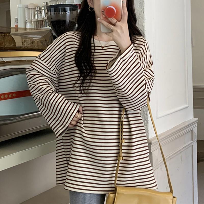 Trendy Korean-Style Women's Striped Long-Sleeve T-Shirt, Perfect for Early Spring Layering or Outerwear.