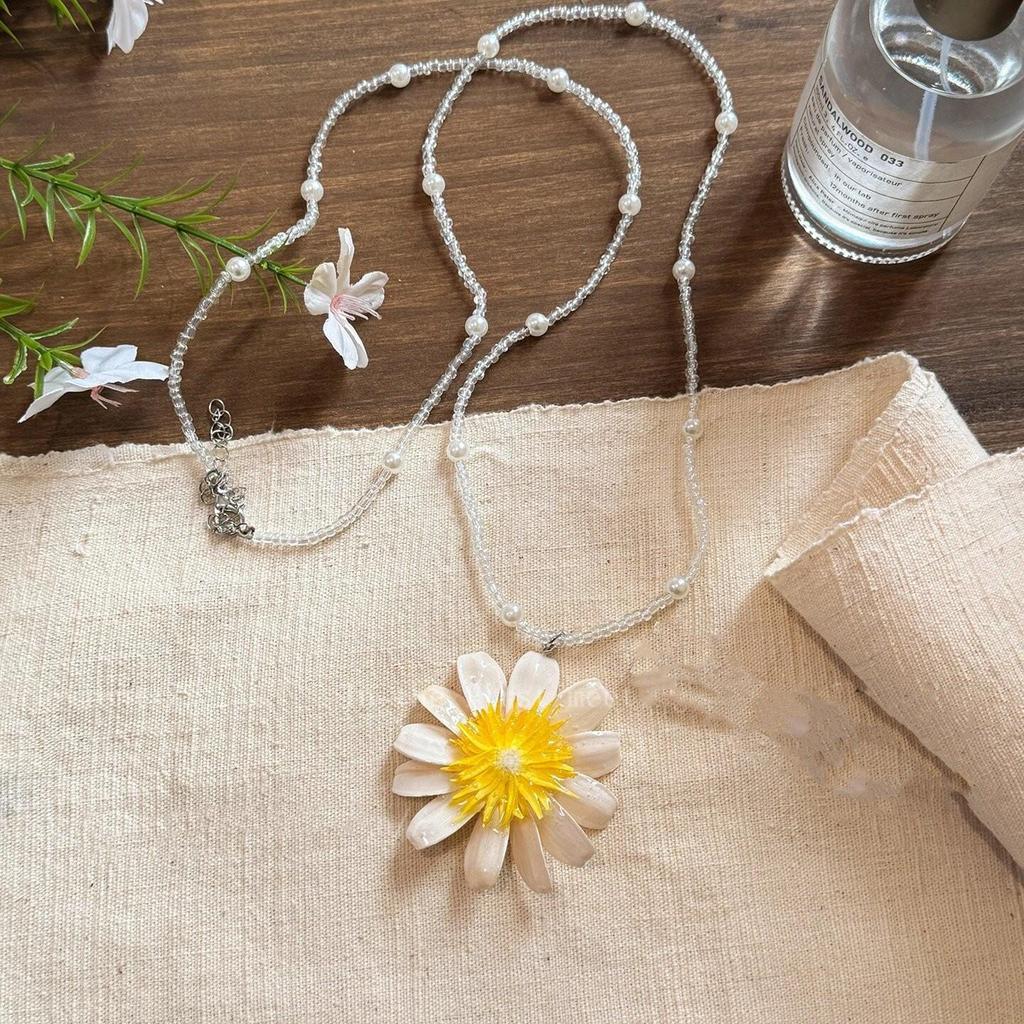 שרשרת בוהמית וינטג' עם גדילים לקפה, תליון פרפר אתני, שרשרת סוודר 2025.