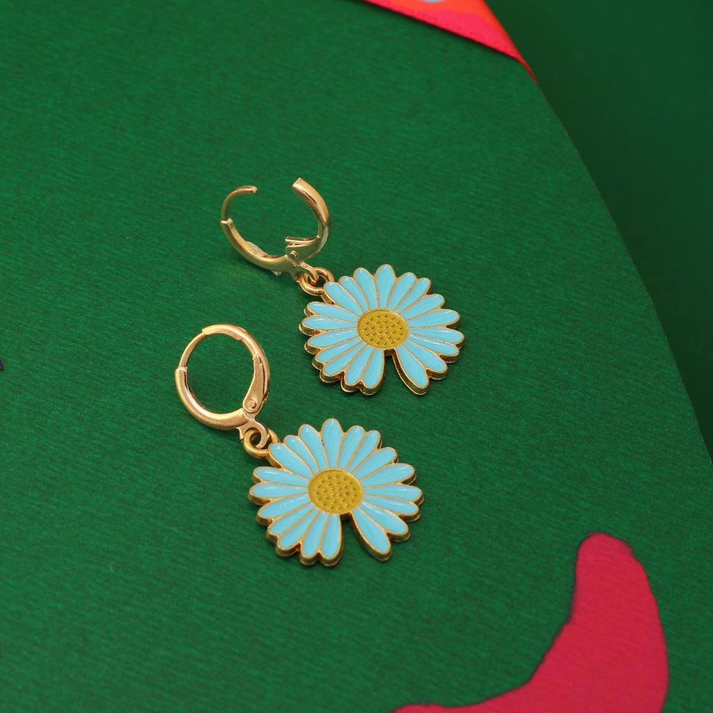 New Retro Daisy Floral Earrings – Versatile Literary Style Ear Accessories