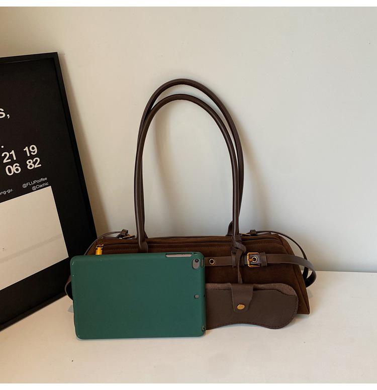 Bolsa de Ombro Baguette Feminina Versátil em Camurça Retrô 2025