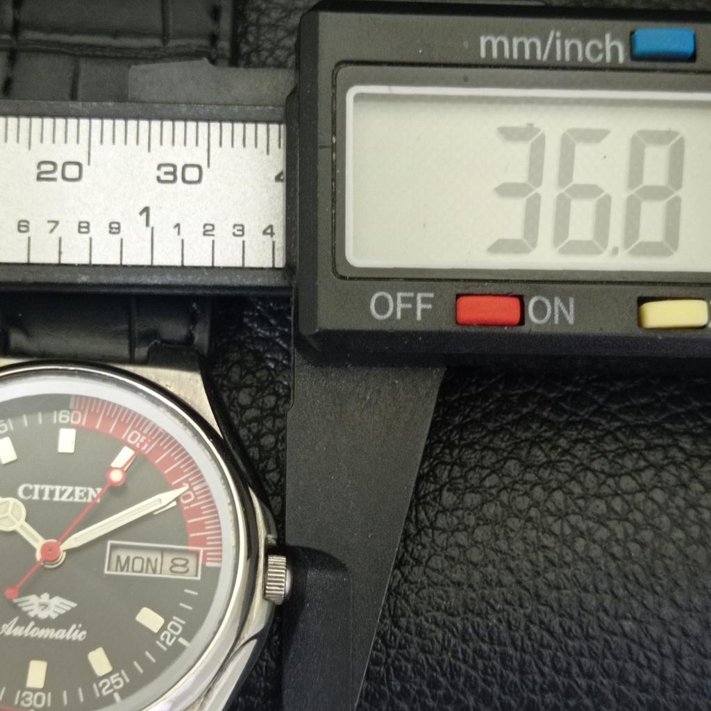 CITIZEN AUTOMATIC 8200 VINTAGE JAPAN MENS BLACK COLOR DIAL WATCH a702144-5 R208-a702144