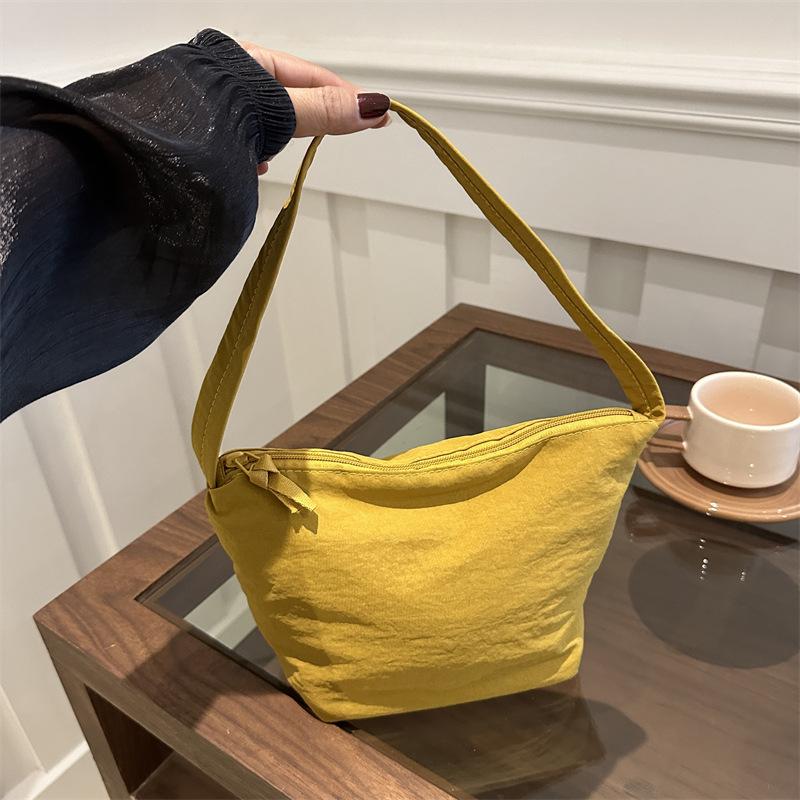 High end Underarm Bag for Women with Large Capacity New Autumn and Winter Canvas Shoulder Bag for Women with Niche Cloth Bag Bucket Bag