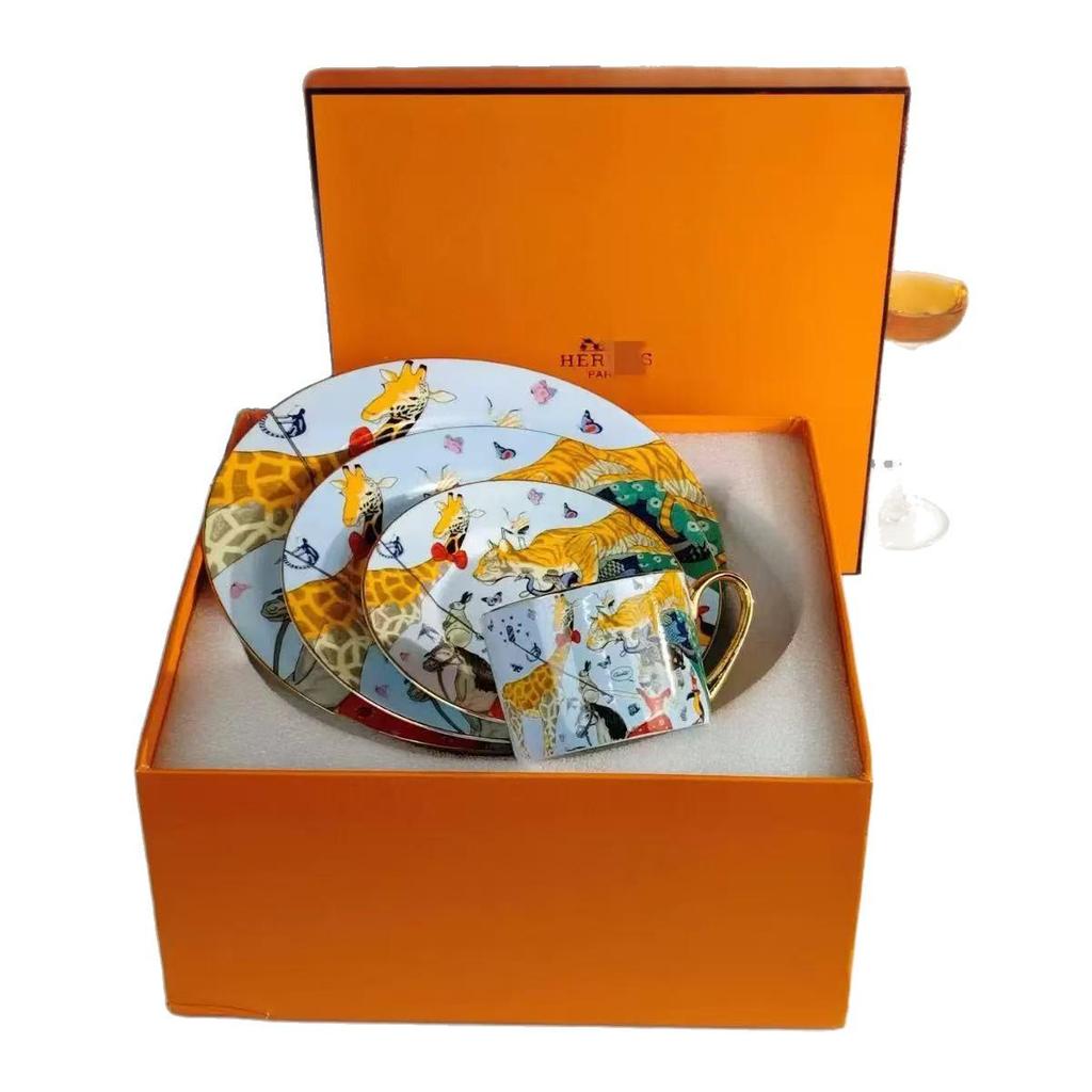 Seria Cyrk Europejski Zestaw Filiżanka do Kawy i Spodek z Porcelany Kostnej: Luksusowy prezent do domu lub biura