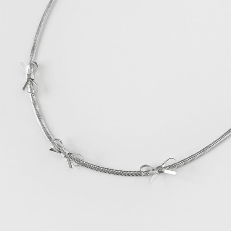 FANTASTIC PLANET Triple Ribbon Snake Chain Necklace