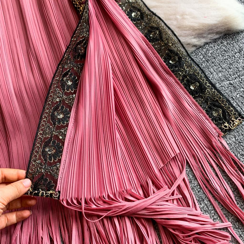 Schwarz Gold Spitzenbesatz Kaftan Abaya Damen V-Ausschnitt Fledermausärmel Quasten Saum Plissiert Lang Maxikleid Islamisch Dezent Lässig Robe