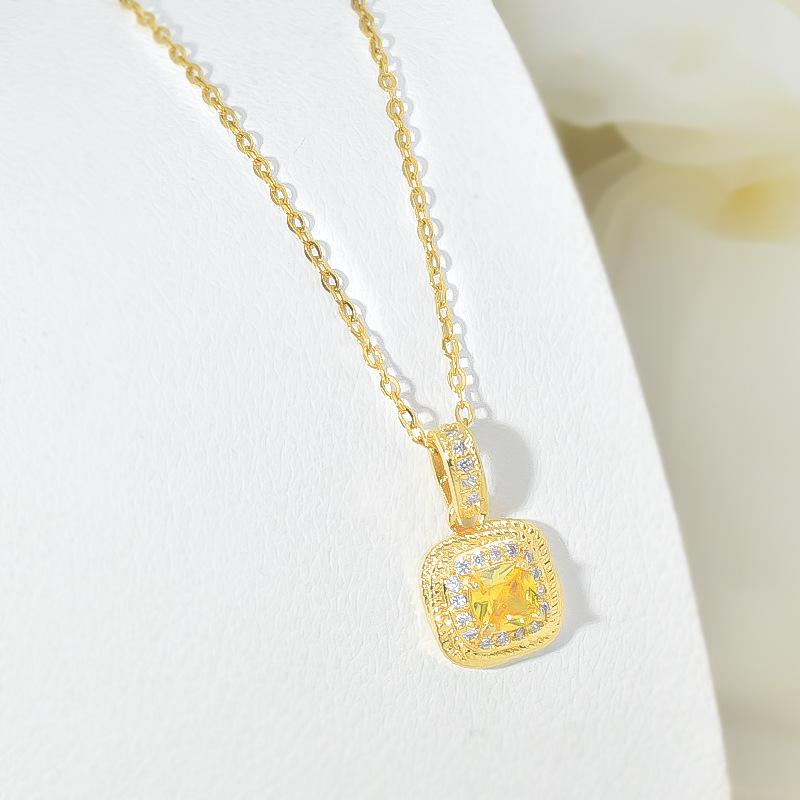 

Light Luxury Small Sugar Cube Necklace Women S Simple High-End Versatile Temperament Diamond Pendant