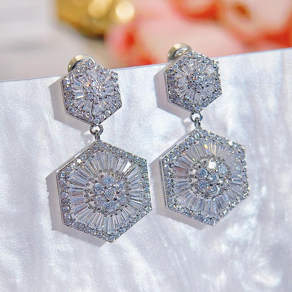2026 Luxury S925 Sterling Silver Needle Earrings Full Diamond Sparkle Earrings Ladies Temperament Wedding Bridal Ear Jewelry