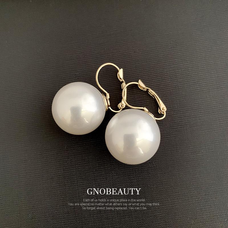 

Champagne Pearl Earrings: Korean-Style, High-Shine, Exaggerated Influencer Studs, and Ear Cuffs for Women.