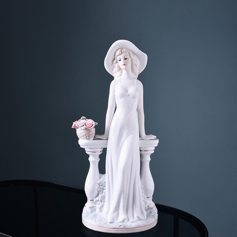 

Западная женщина Керамические украшения для европейского домашнего декора - Гостиная, Винный и ТВ-шкафы