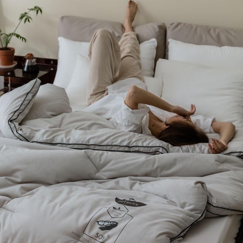 Soy Fiber & Cotton Jacquard Winter Quilt