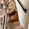 Winter tote bag women's new retro large-capacity messenger bag fashionable and simple commuter shoulder bag
