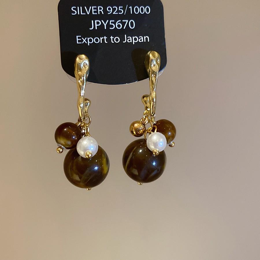 Silver Needle Tiger's Eye Style Earrings: Elegant, Fashionable Studs with Caramel Color Finish.
