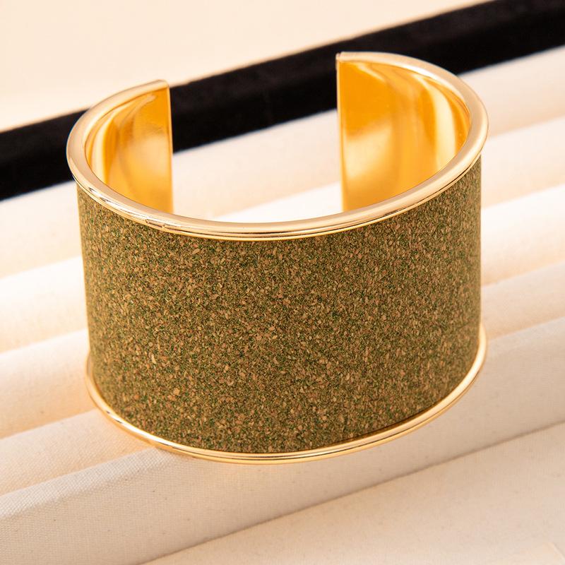 Cross-border hot-selling simple graffiti opening bracelet, high-end women's ins wide-faced bracelet, personalized trendy and cool retro jewelry.