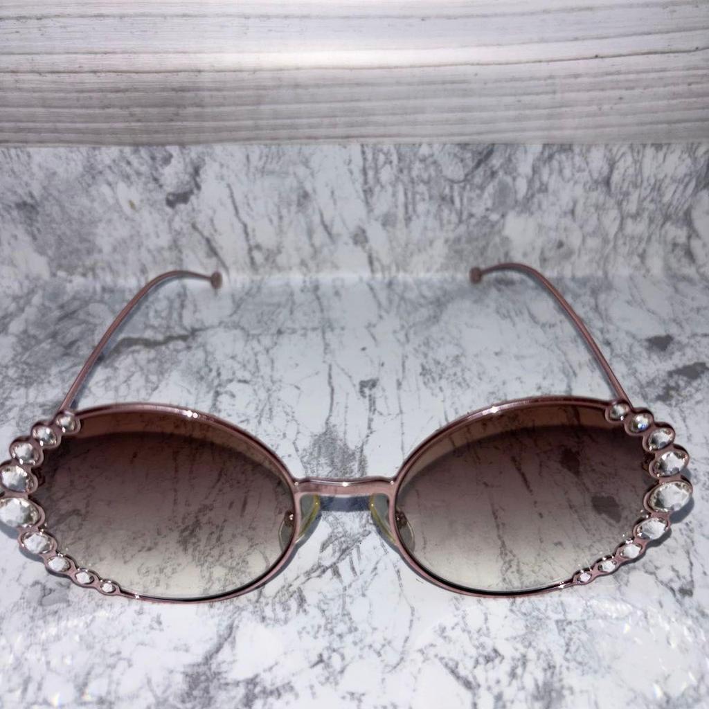 Used FENDI round sunglasses with crystals Emiri Aizawa also wears sunglasses glasses rhinestones