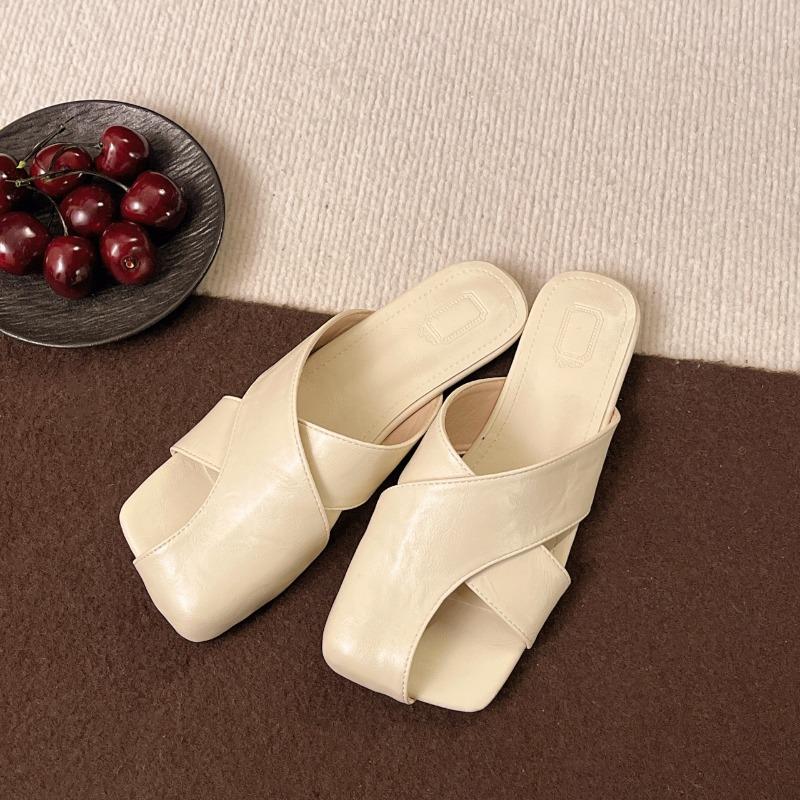 Square Head Flat Bottom Niche Slippers Women's Summer Wear New Design Sense Fashionable One-word Beach Cool Slippers