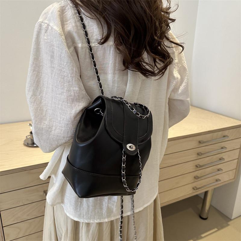 Chic Summer 2024 Fashionable Women's Shoulder Bag With Comfortable Chain Design