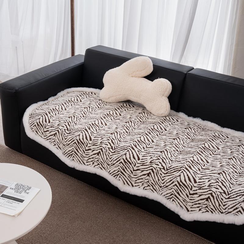 

Light Luxury High-End Sofa Cushion Autumn And Winter Plush Special-Shaped Irregular New One-Piece Non-Slip Sofa Seat Cushion 90*70cm