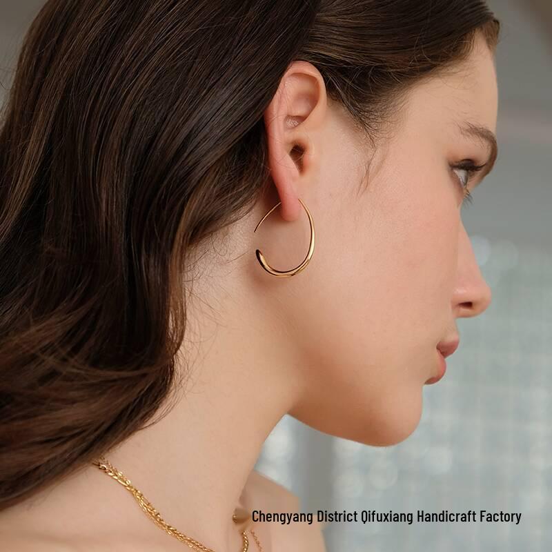 Gold Retro Temperament Stud Earrings for Women - 2024 Spring/Summer Trendy Light Luxury Niche Design
