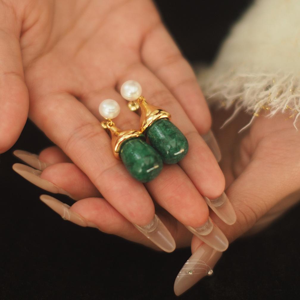 New Earrings with Peacock Green Inlaid Personalized Pendant Earrings, Vintage Vintage Earrings