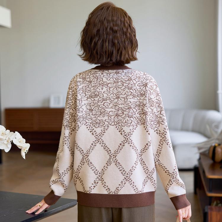 Middle-aged Women's Autumn Temperament Short Coat Mother's New Knitted Cardigan Coat