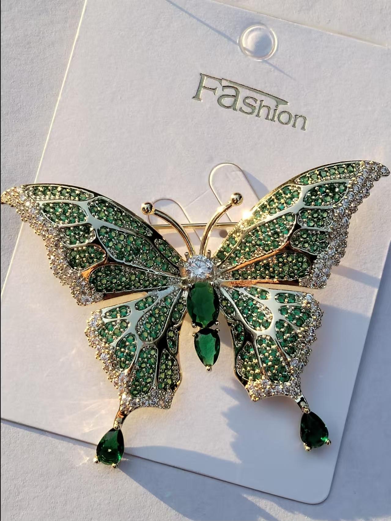 

SUYU Осень Новая Популярная Мода Брошь-бабочка Женская Роскошная Брошь Цветок Персонализированный Нишевый Дизайн Аксессуары для Одежды