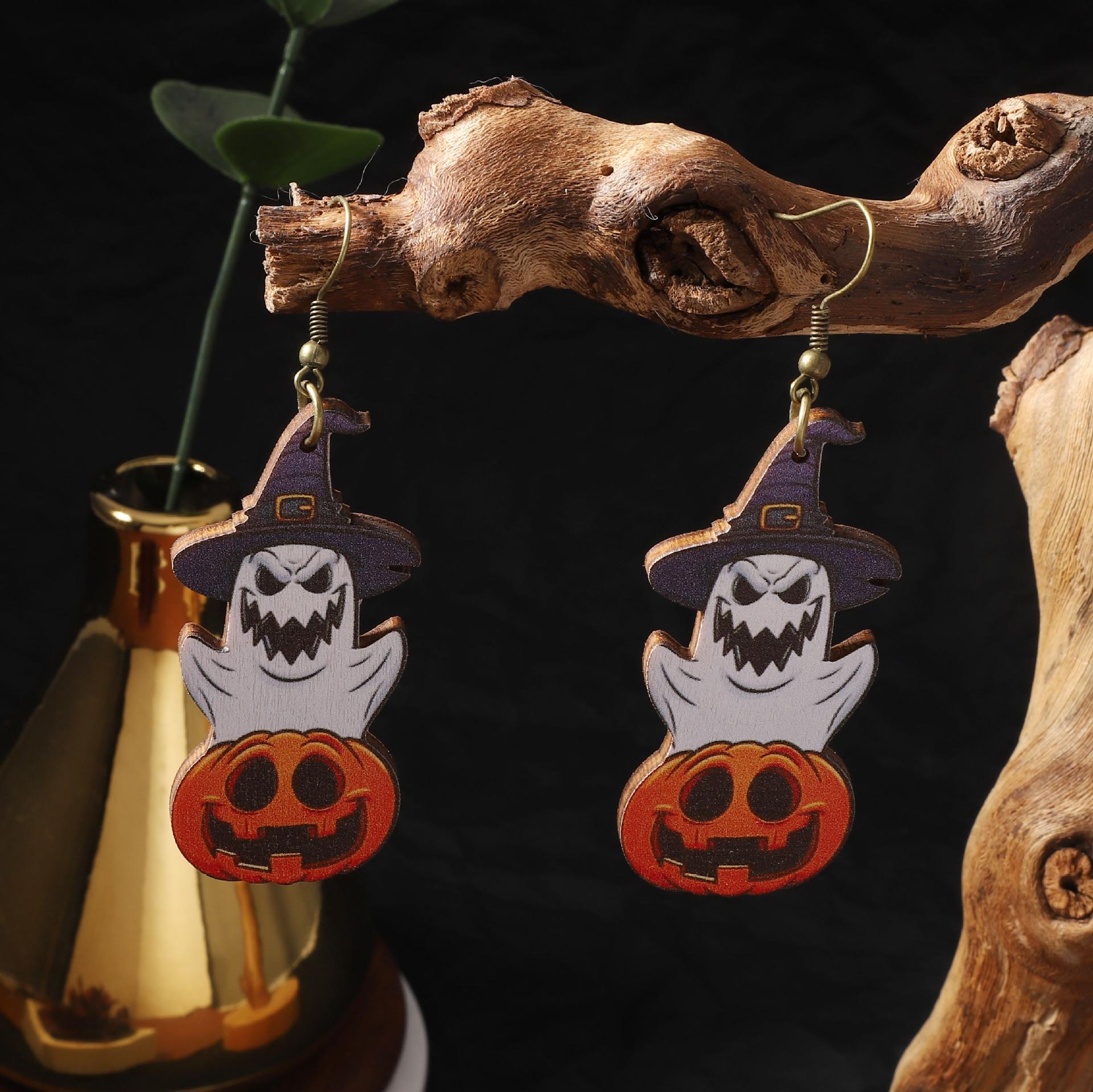 

Personalized Halloween hot-selling wooden printed, funny and creative ghost pumpkin earrings, holiday party ear hooks