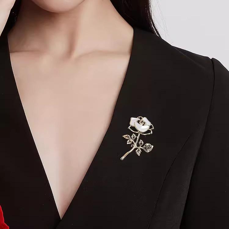 Little Prince Rose Brooch, High-End Women'S Exquisite Imitation Shell Brooch, Niche Design Sense, Pin, Suit And Accessories