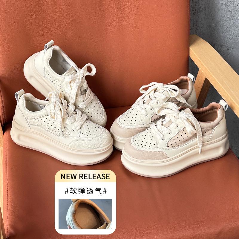 Plattform-Weißschuhe Damen Frühling und Sommer Neu Vielseitig Bequem Höhensteigerung Lässig Sportliche Board-Schuhe Kleine Brot-Schuhe
