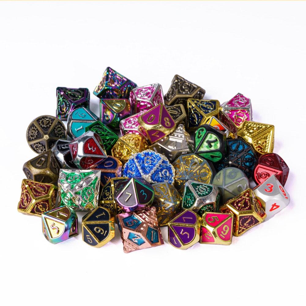 7ks/Sada Velkoobchodní Kovové Pevné Kostky DND Náhodná Barva D4 D6 D8 D10 D% D12 D20 Polyedrické Kostky pro D&D Pathfinder RPG Stolní Hry