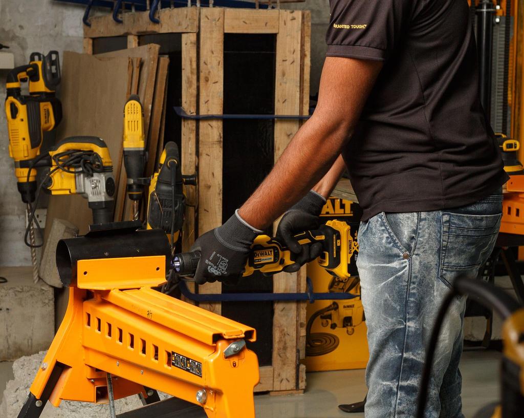 DeWalt 18V Brushless Hand Grinder (DCG426N-XJ)
