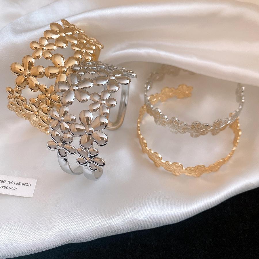 Metallisch Minimalistisch Unregelmäßige Armbänder Damen Mehrschichtig Blume Geometrisch Offener Armreif Stilvoll Exquisit Bankett Schmuck Geschenke