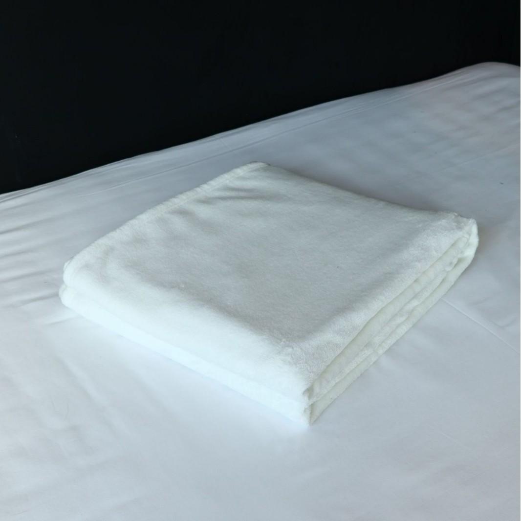Solid Color Double Sided Autumn Winter Blanket Thickened Coral Fleece Nap Blankets Multi Purpose Double Air Conditioning Quilt 100x150cm 1pcs