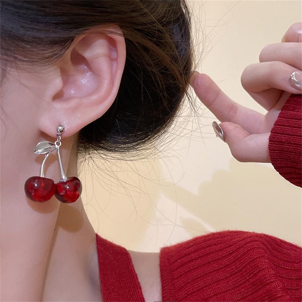 Roter Acryl Kirsch-Hängeohrring Einfache Legierung in Silberfarbe Ohrringe für Damen Retro Schmuck Mode Party-Accessoires